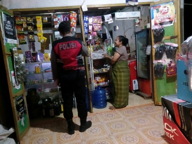 
 ‎Lakukan Patroli Malam, Unit Samapta Polsek Cenrana Sambangi Warga.