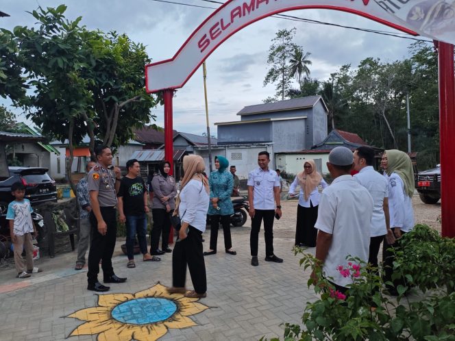 
 ‎Penilaian Lomba Lorong Bugis Digelar di Desa Panyili, Kapolsek Palakka Hadir sebagai Tuan Rumah