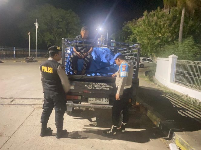 
 Patroli Polsek Pelabuhan Bajoe, Temui Warga Di Pelabuhan Berikan Pesan Kamtibmas