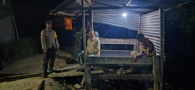 
 ‎Kunjungi Satkamling, Bhabinkamtibmas Polsek Cenrana Berikan Motivasi Dan Pembinaan