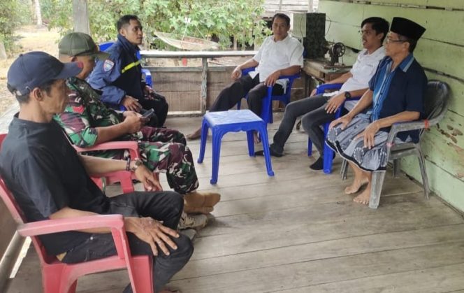 
 Bhabinkamtibmas Polsek Awangpone Pembinaan Satkamling di Dusun Lemo Desa Carebbu 