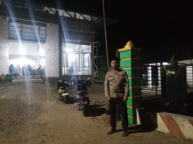 
 Polsek Awangpone Wujudkan Ibadah Aman dan Tertib di Masjid Nurul Hidayah