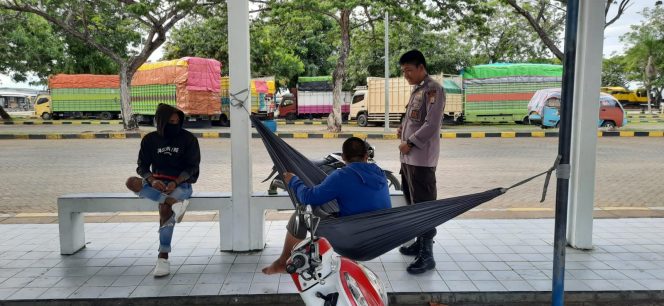 
 Di Rumpdoor Kapal Ferry, Personil Lakukan Pengamanan Dan Pelayanan Saat Keberangkatan Kapal