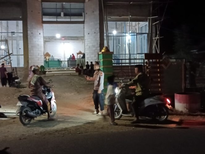 
 Polsek Awangpone Wujudkan Ibadah Aman dan Tertib di Masjid Nurul Hidayah Kelurahan Macope