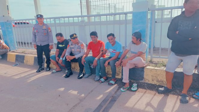 
 Bersinergi , Turun Langsung Pantau Situasi Di Pelabuhan Bajoe Sekaligus Temui Sopir