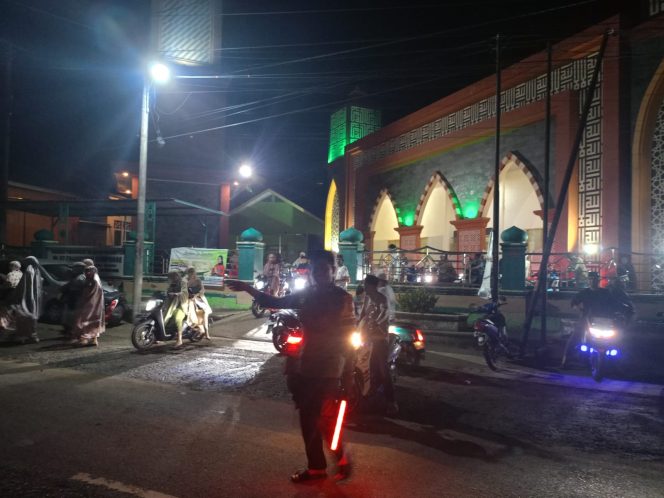 
 Polsek Awangpone Wujudkan Ibadah Aman dan Tertib di Masjid Daarul Muttakin Desa Lappoase