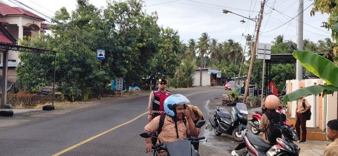 
 Kanit Samapta Polsek Ajangale Laksanakan Gatur Lalin Pagi Di Bulan Ramadhan