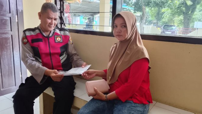 
 Aiptu Ilhamsah Kanit Sabhara Polsek Tonra ,  Berikan Pesan Kamtibmas Pada Saat Kunjugan ,Polsek Tonra Polres Bone