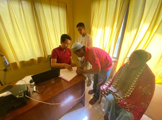 
 Kanit Reskrim Polsek Sibulue Mediasi Kasus Penganiayaan, Berakhir Damai