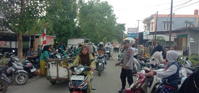 
 Antisipasi Kerawanan Kamtibmas, Polsek Sibulue Laksanakan Pengamanan di Pasar Pattiro