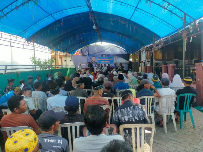 
 Bhabinkamtibmas Hadiri dan Pantau Reses Anggota DPRD Provinsi Sulawesi Selatan di Desa Sumpang Minangae