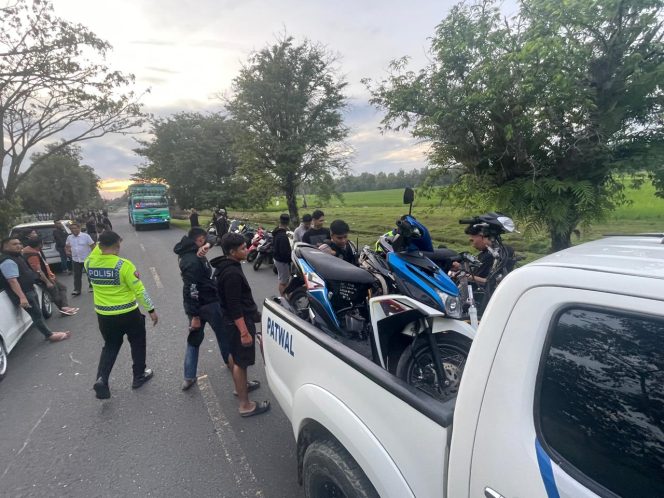 
 Balap Liar di Desa Usa – Abbumpungeng Di Bubarkan, Satlantas Polres Bone Amankan 30 Motor