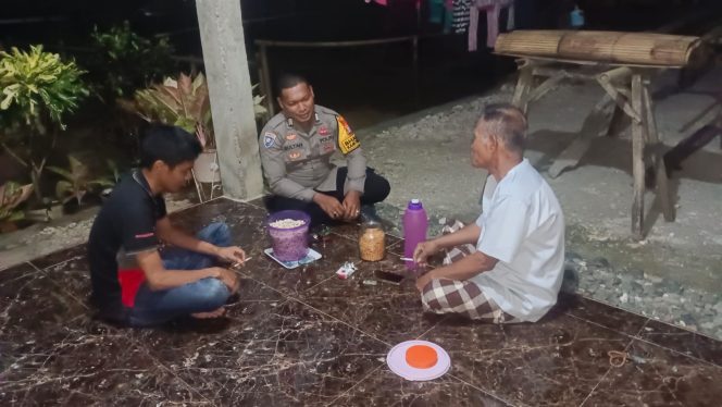 
 Sambang Desa, Bhabinkamtibmas ini Jaga Kamtibmas dan Pererat Silaturahmi