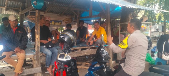 
 Polisi Hadir di Tengah Warga, Aiptu Ulpiadi Perkuat Peran Satkamling di Pasar Sentral Palakka