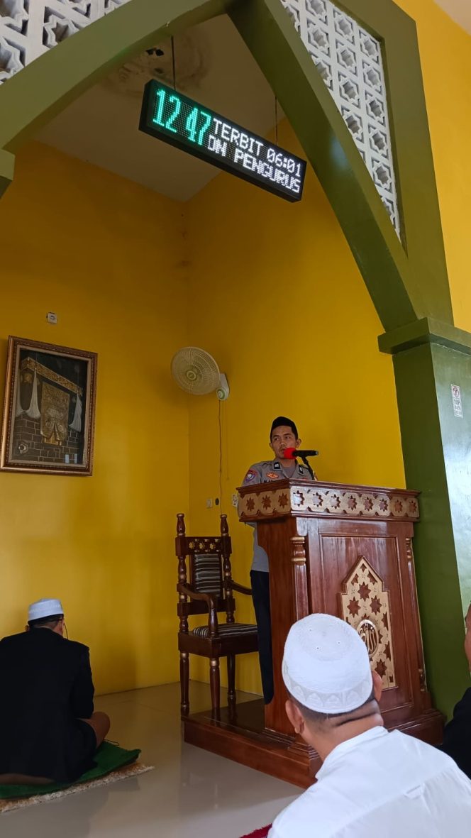 
 Aiptu Muhammad Aras Patarai Ingatkan Warga Kelurahan Toro Jaga Keamanan Lingkungan Selama Ramadhan