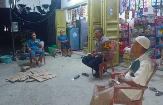 
 Brigpol Sultan Membangun Keakraban Bersama Warga Melalui Sambang dan Patroli Malam