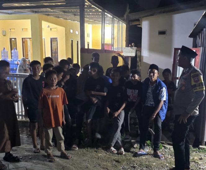 
 Sigap di Lapangan, Bhabinkamtibmas Bubarkan Lomba Lari Berunsur Taruhan di Pao-Pao