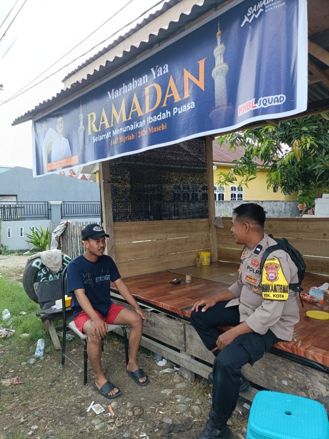 
 Aipda Hamdan Perkuat Fungsi Satkamling di Lingkungan Waetuwo Melalui Pembinaan Langsung