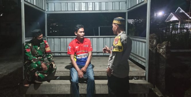 
 Di Bulan Suci Ramadan, Bripka Muh. Tachdir Edukasi Warga Tentang Kamtibmas di Wilayah Binaan