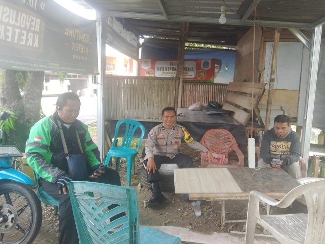 
 Kunjungan Poskamling, Aipda Masriadi Tingkatkan Sinergi Polisi dan Komunitas SGTB