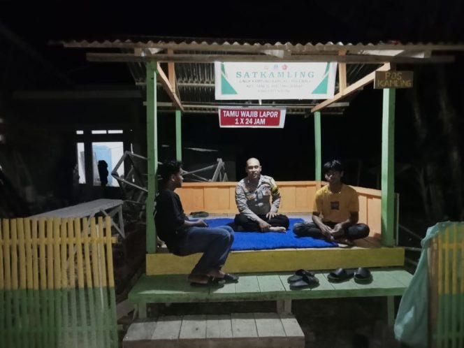 
 Bripka Wiwin Susanto Laksanakan Kunjungan dan Pembinaan Satkamling di Lingkungan Kamp. Baru