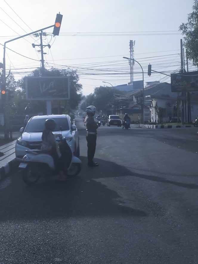 
 Unit Lantas Polsek Tanete Riattang Konsisten Jaga Ketertiban Jalan