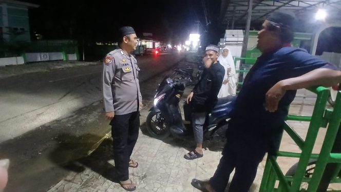 
 Patroli KRYD Malam kepada Masyarakat yang Dilaksanakan Personel Polsek Mare Berikan Rasa Aman kepada Warga