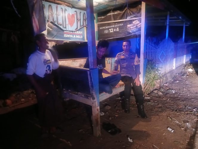 
 ‎Sambangi Pos Satkamling, Personel Polsek Cenrana Berikan Pesan Kamtibmas