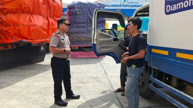 
 Pantau Langsung Muatan Dalam Kendaraan, Temui sopir Truck