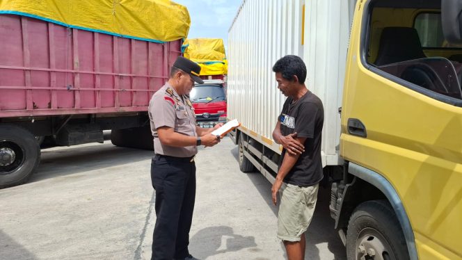 
 Periksa Administrasi Kendaraan , Pastikan Seluruh Muatan Sesuai Prosedur