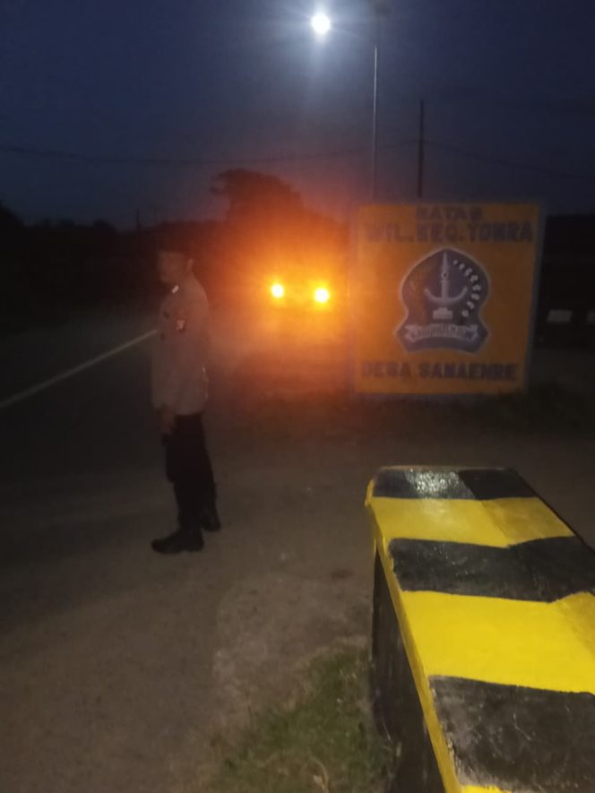 
 Polsek Mare Laksanakan Patroli Subuh, Himbau Warga Tidak Melakukan Balap Liar