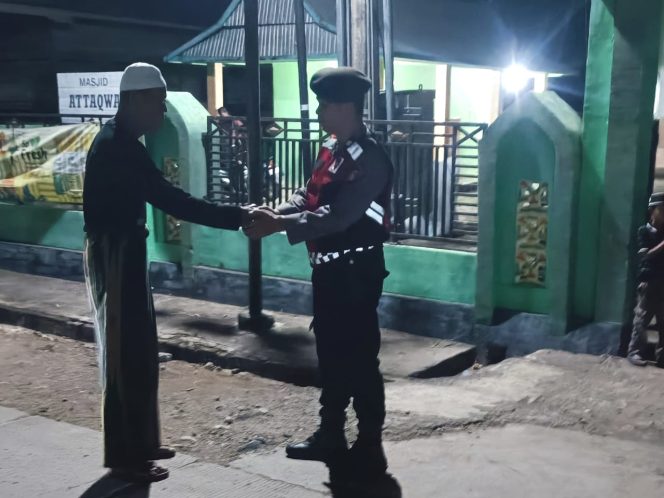 
 ‎Personel Polsek Cenrana Laksanakan Pengamanan Shalat Tarawih Di Masjid At Taqwa