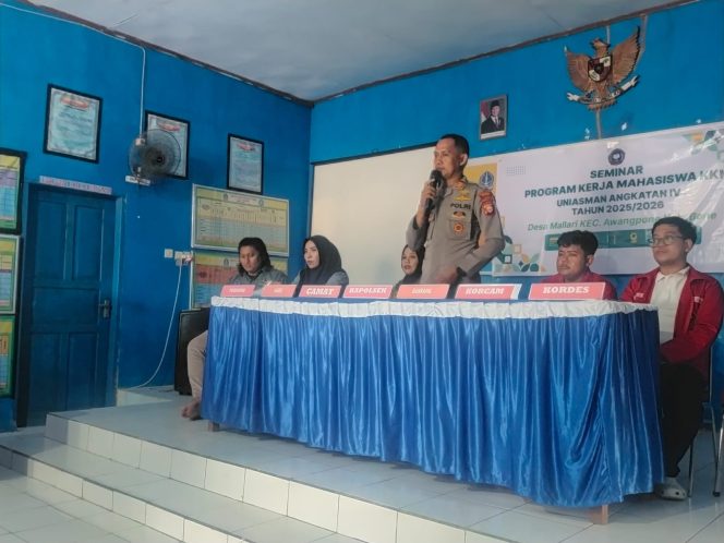 
 Kapolsek Awangpone Menghadiri Seminar Program Kerja Mahasiswa KKN Uniasman dan Penyaluran BLT Dana Desa Mallari