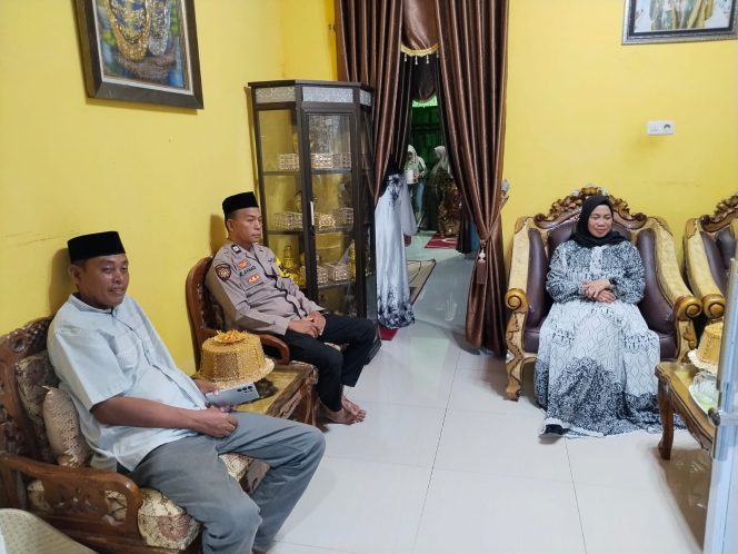 
 Sambang Warga, Polsek Mare Sampaikan Himbauan Kamtibmas kepada Masyarakat Desa Lapasa di Bulan Puasa