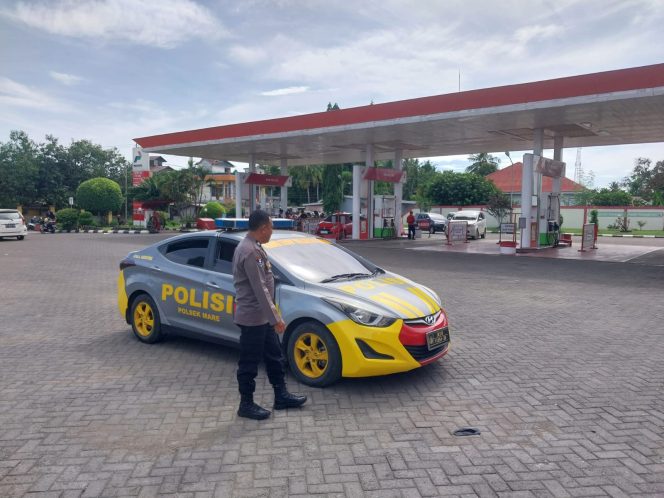 
 Personil Polsek Mare Polres Bone Gelar TurLalin, Lalu Lintas Sore di Beberapa Titik Aman dan Tertib