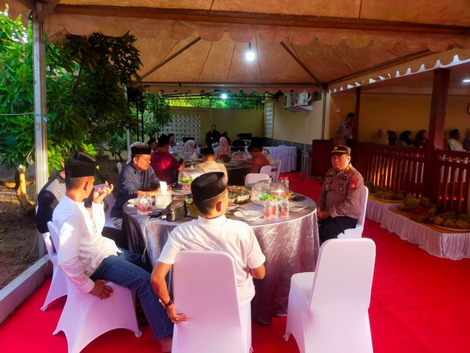 
 Kapolsek Sibulue bersama Tripika Sambut Bupati Bone di Desa Pattiro Riolo