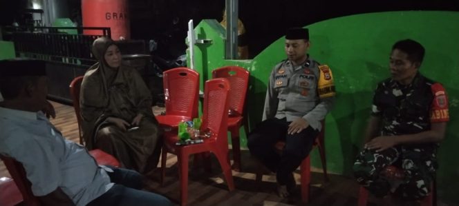 
 Bhabinkamtibmas Polsek Awangpone Sambangi Warga di Desa Cakke Bone