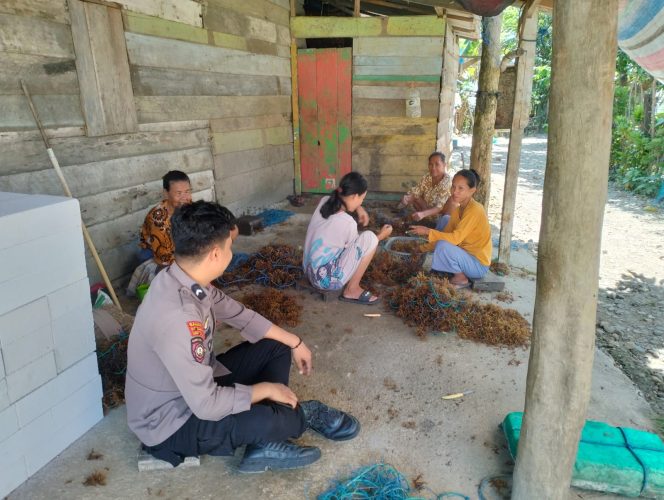 
 Sosialisasi Gerakan Pangan Murah Polres Bone, Bhabinkamtibmas Polsek Sibulue Sampaikan Informasi ke Masyarakat