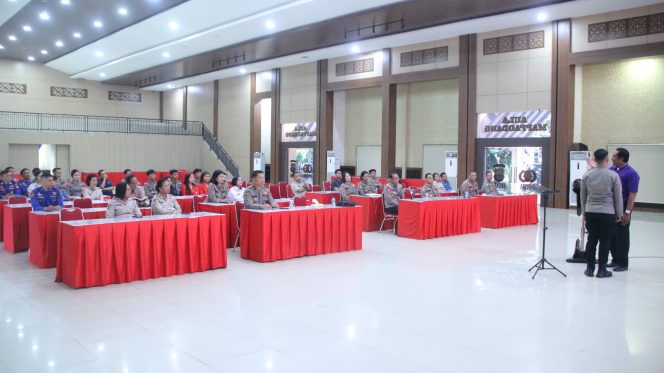 
 Personel Nasrani Polda Sulsel Gelar Ibadah Oikumene, Perkuat Integritas Melalui Pembinaan Rohani