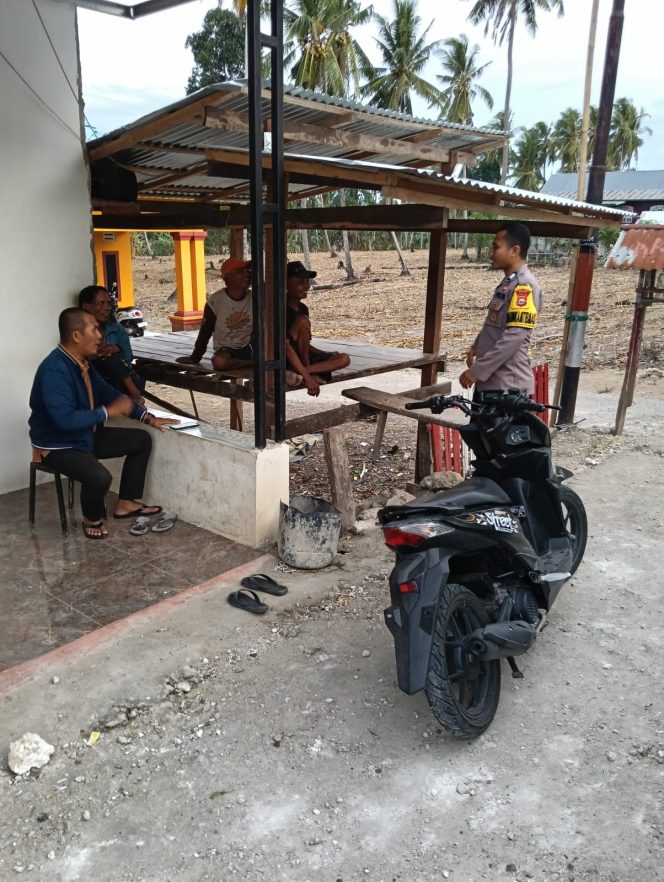 
 Bhabinkamtibmas Laksanakan Giat Sambang Desa Binaan dan Sampaikan Pesan Kamtibmas