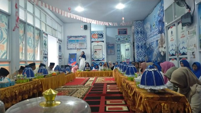 
 Bhabinkamtibmas Polsek Mare Buka Puasa Bersama Tenaga Kesehatan Puskesmas, Pererat Sinergitas di Bulan Ramadhan