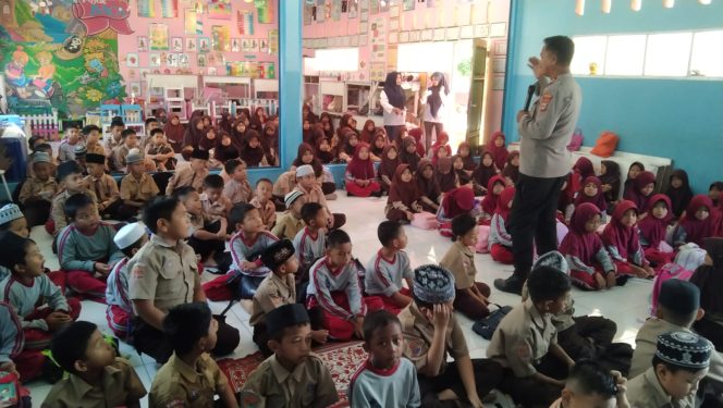 
 Kapolsek dan Bhabinkamtibmas Hadiri Penyuluhan Narkoba di Sekolah