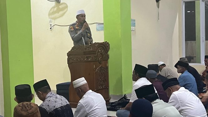 
 ‎Sholat Tarawih Berjamaah di Desa Mico, Kapolsek Palakka Sampaikan Pesan Kamtibmas  ‎