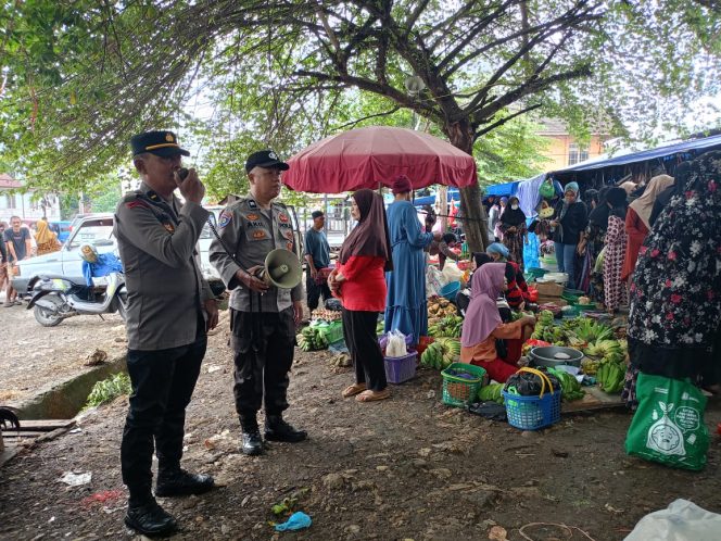 
 Wakapolsek Awangpone Berikan Himbauan Kamtibmas di Pasar Paccing Jelang Idhul Fitri 1447 H