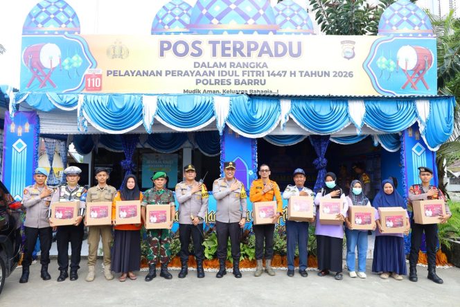 
 Jelang Lebaran Idul Fitri, Kapolda Sulsel Cek Langsung Pos Pam dan Pos Yan di Sejumlah Wilayah