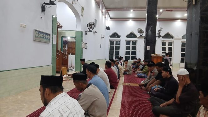 
 Sholat Subuh Keliling, Polsek Mare Pererat Kedekatan Polisi dengan Masyarakat