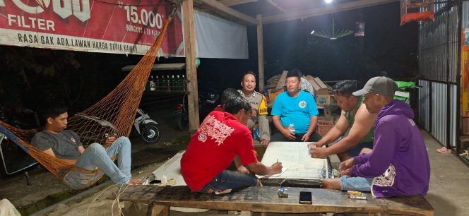 
 ‎Bhabinkamtibmas Sambangi Warga Desa Mico, Sampaikan Himbauan Kamtibmas