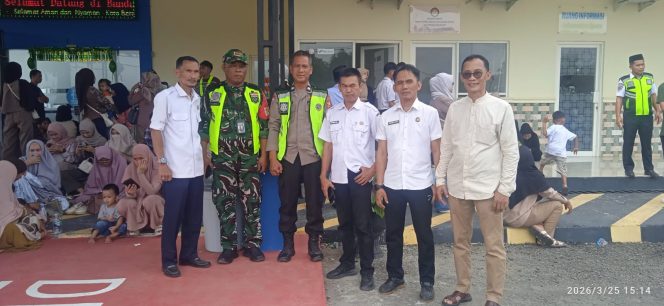 
 Polsek Awangpone Pantau Pesawat ATR FLYJAYA Menuju Makassar Dengan Pilot DONNY dan Co pilot ANANGGA 