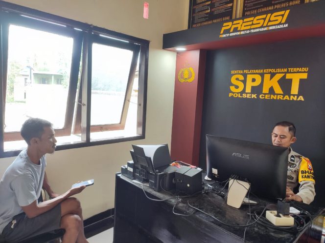 
 ‎Masyarakat Datang, Personel SPKT Polsek Cenrana Berikan Pelayanan Terbaik