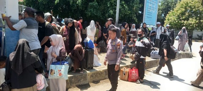 
 Periksa Administrasi Kendaraan, Cegah Muatan Illegal Dalam Kapal